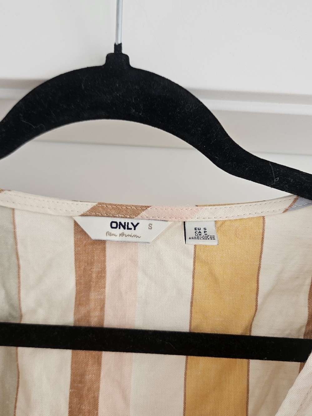 ONLY Pastel Striped Tie-Front Crop Top in Yellow, Pink, Green, Blue, Brown - Picture 3 of 5